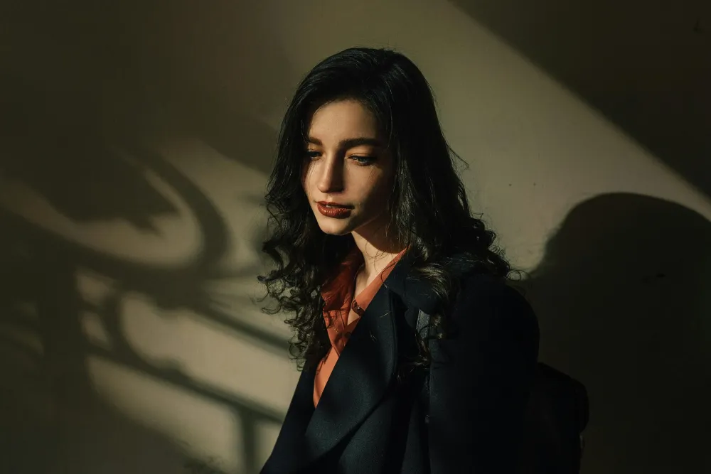 femme élégante masculin-féminin